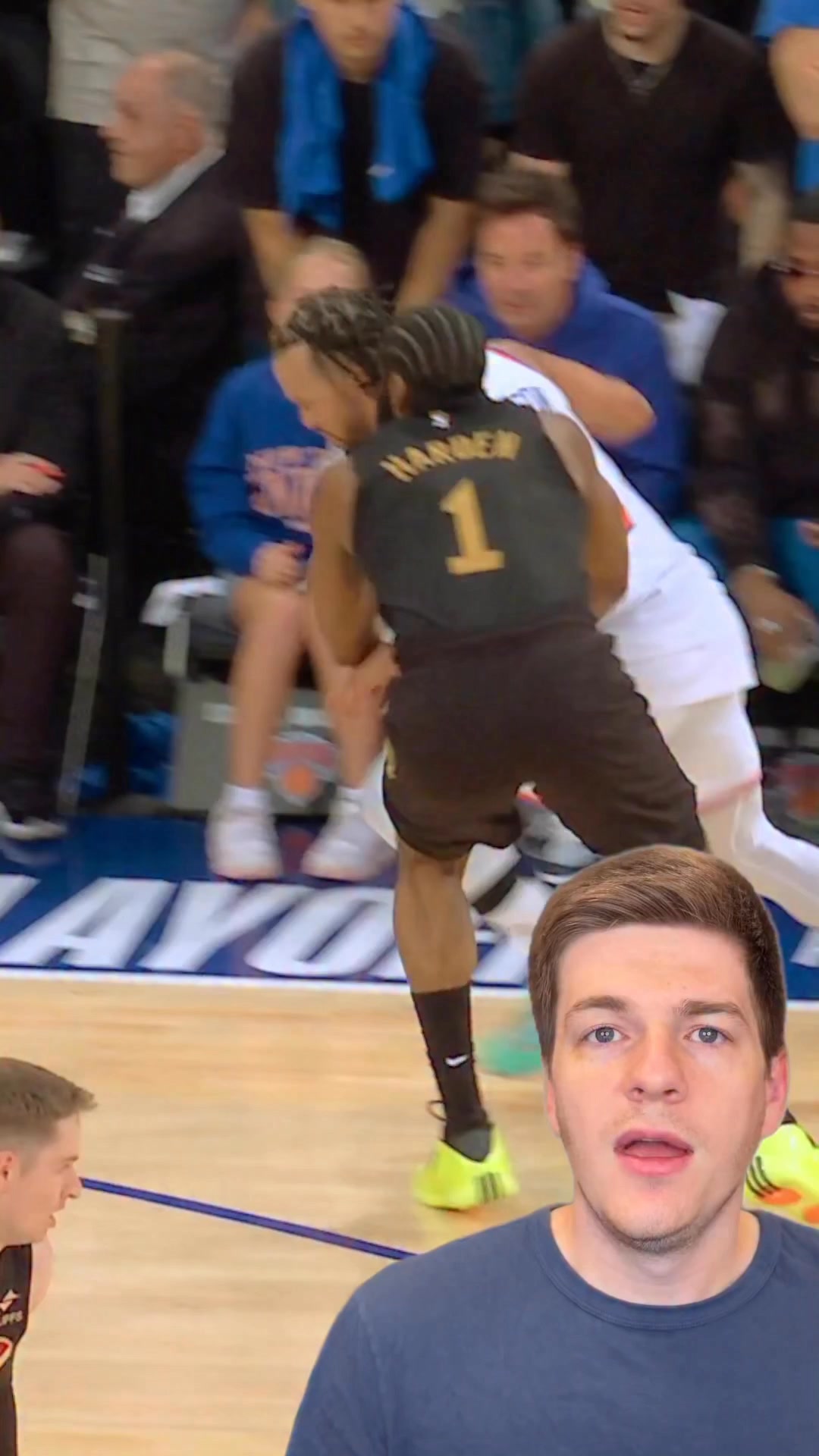 De'Aaron Fox splits the defense and finds Champagnie in the corner