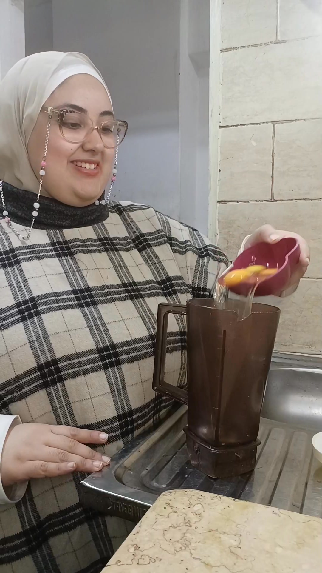 عالم تجارب خوخة