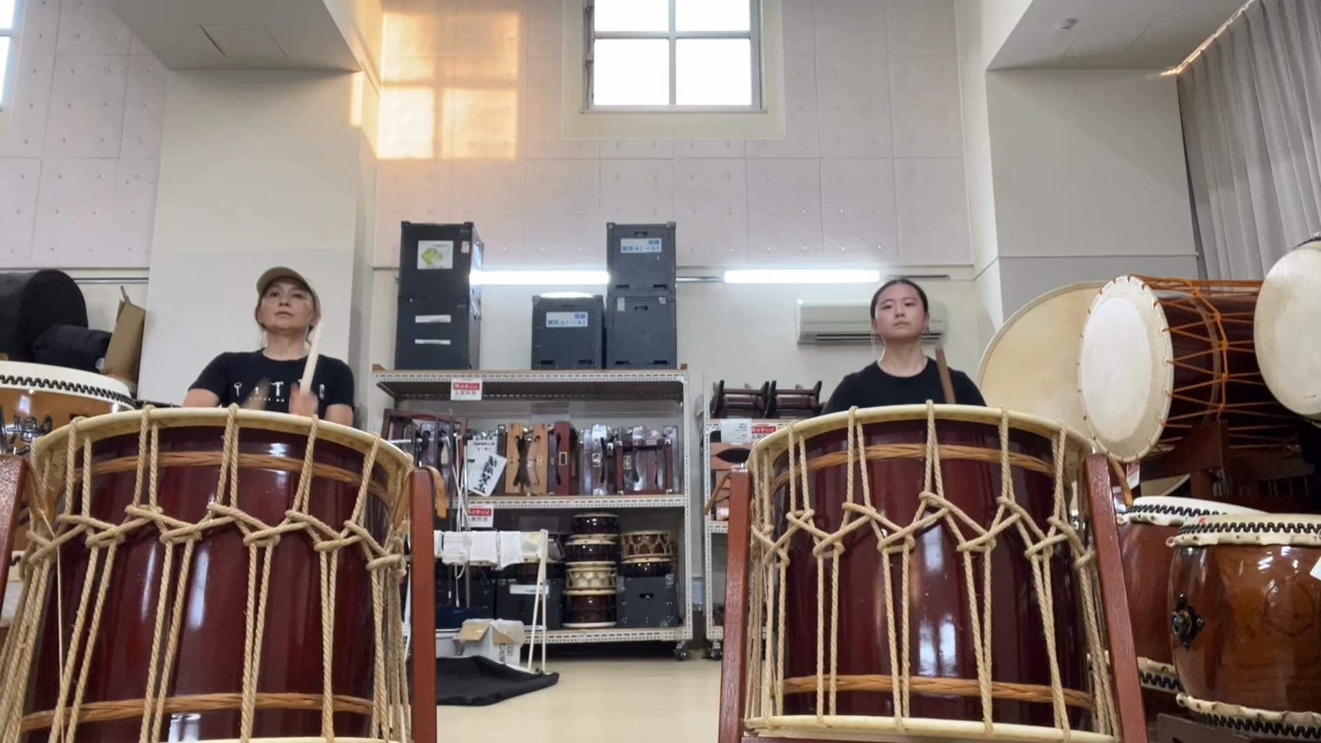 焱太鼓 Hono-O-Daiko - 大平太鼓3尺5寸、2台伏せ打ちするとこんな