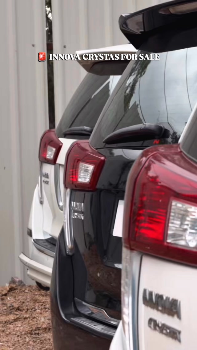 TOYOTA INNOVA CRYSTA • Transmission: Automatic Comfort