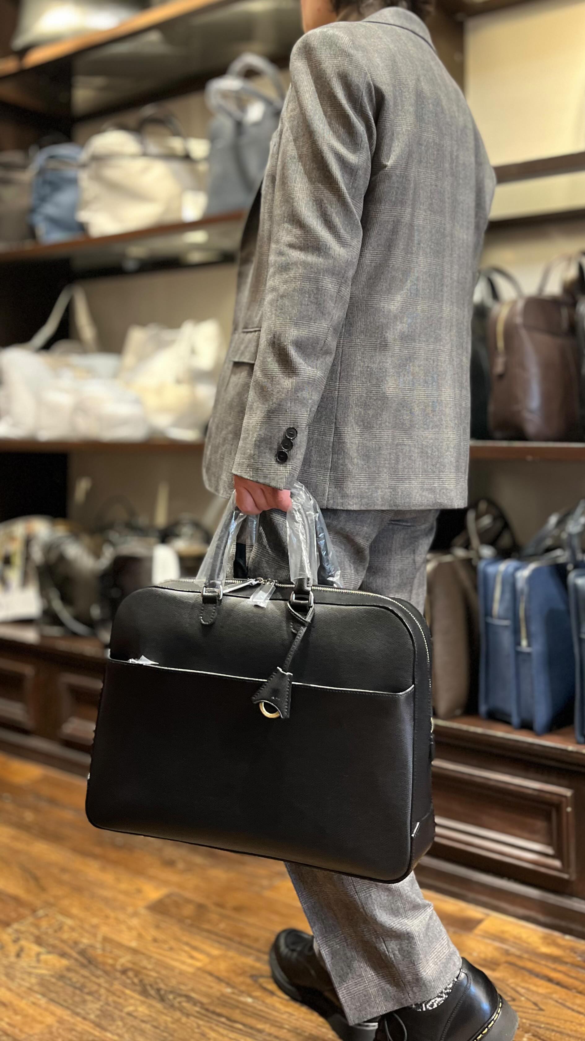 S-Film Leatherの新型ブリーフはシンプルな佇まいと、使い勝手の良さが 