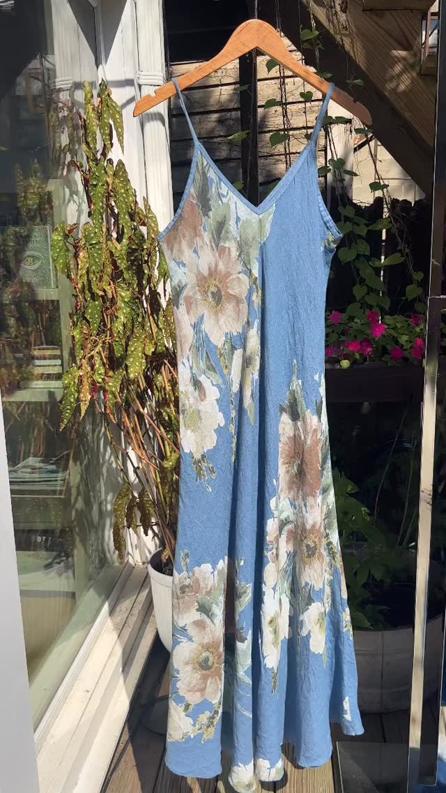 Italian linen dresses available in a variety of styles and colors- come try one on! | Boutique Manifest