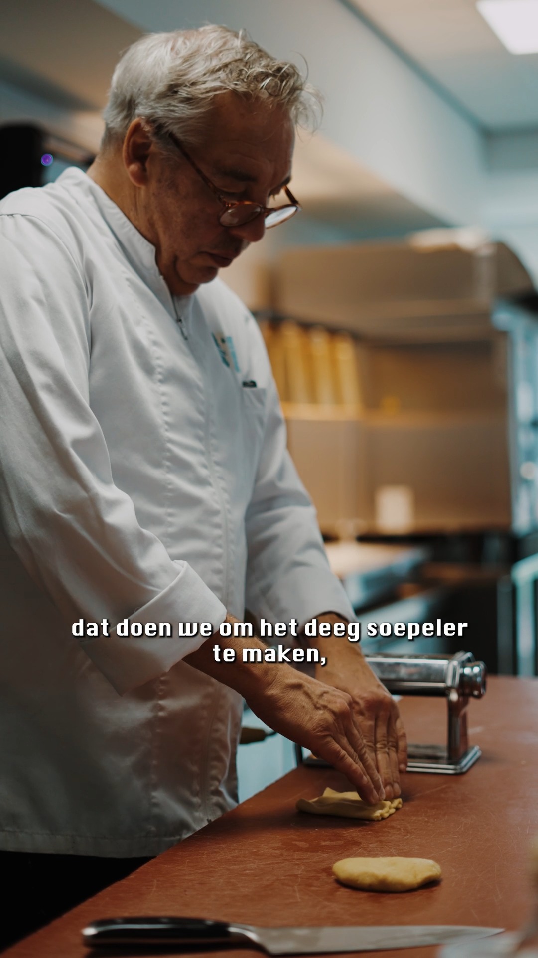 🍝 Verse pasta maken: zorg dat je het deeg mooi soepel kneedt, zodat je ...