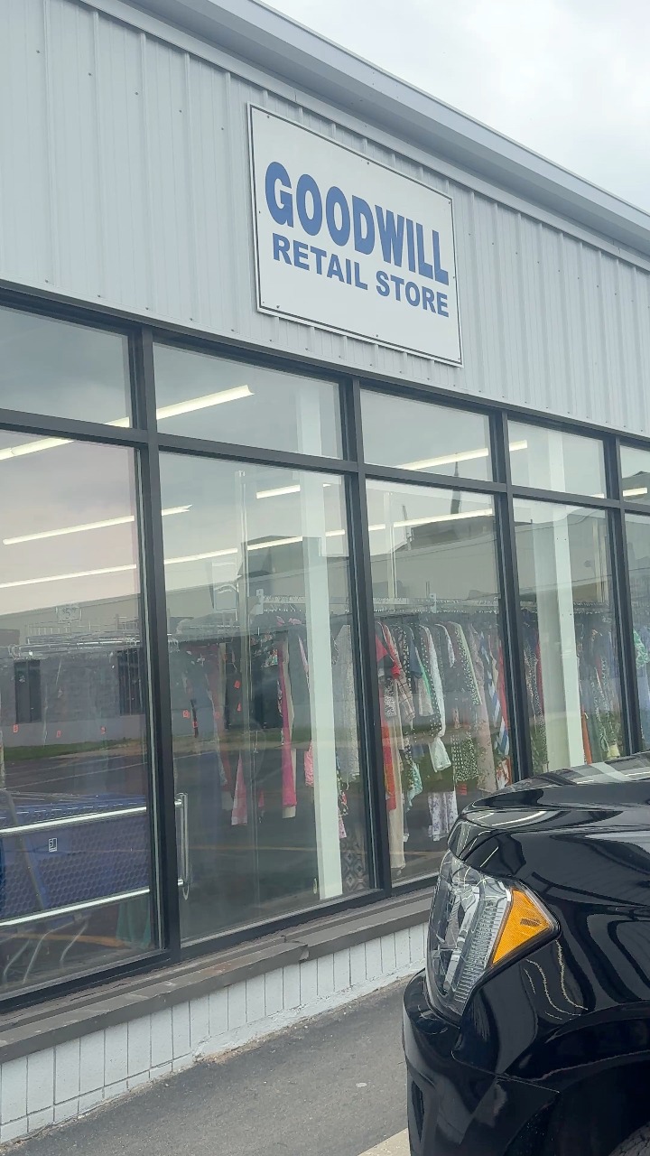 I really loved both of those pieces….#goodwill #retail #retailtherapy # ...