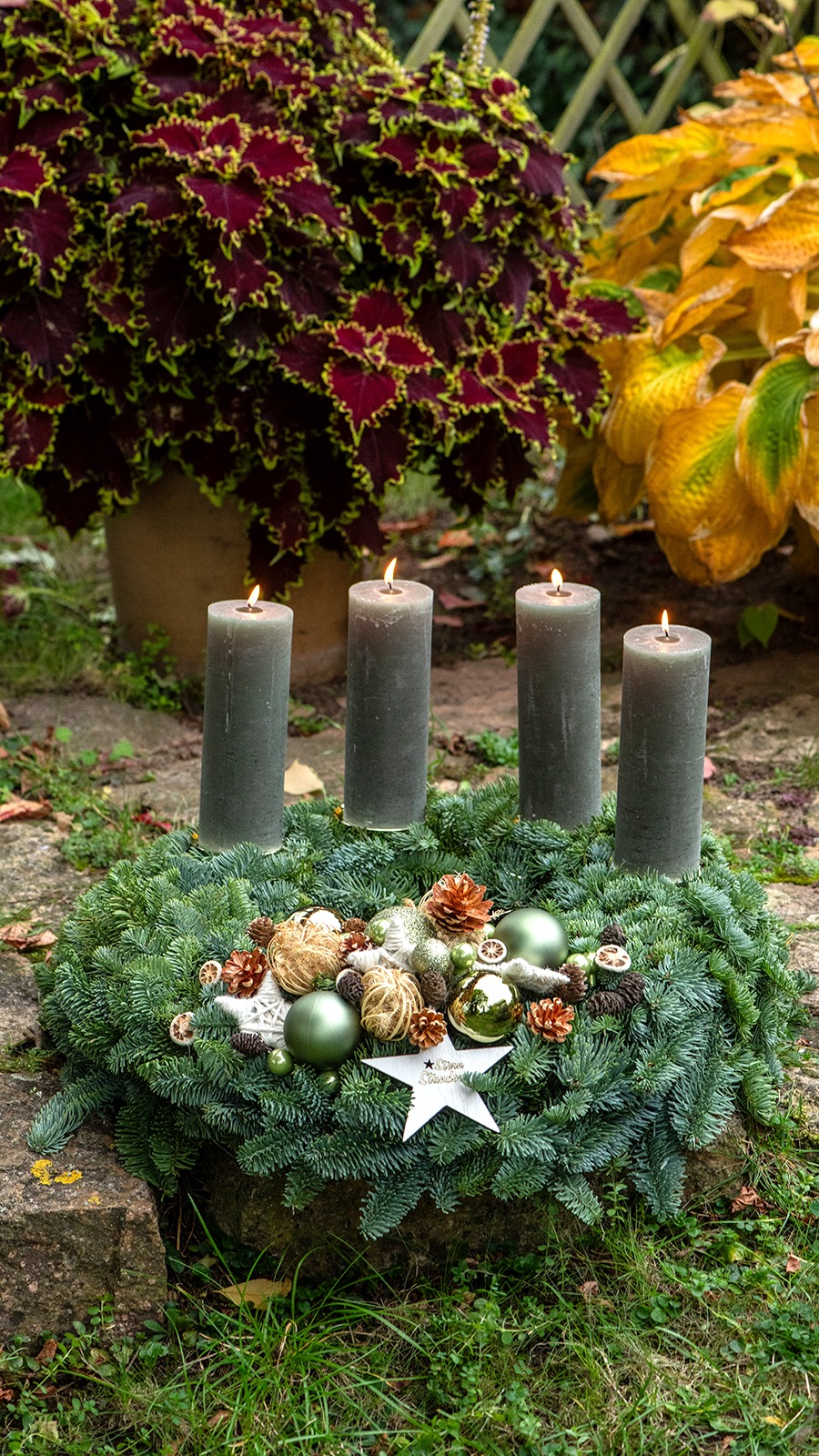 Winterliche Ruhe trifft natürliche Eleganz 💚✨, Dieser Adventskranz verzaubert mit seiner klaren, harmonischen Gestaltung – ein echter Klassiker für die Weihnachtszeit., Die Basis aus frischem