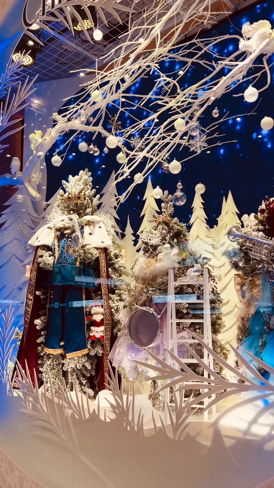 Yokinndama　Xmas Sales 3点 The fantastic Christmas window displays have returned to Hankyu