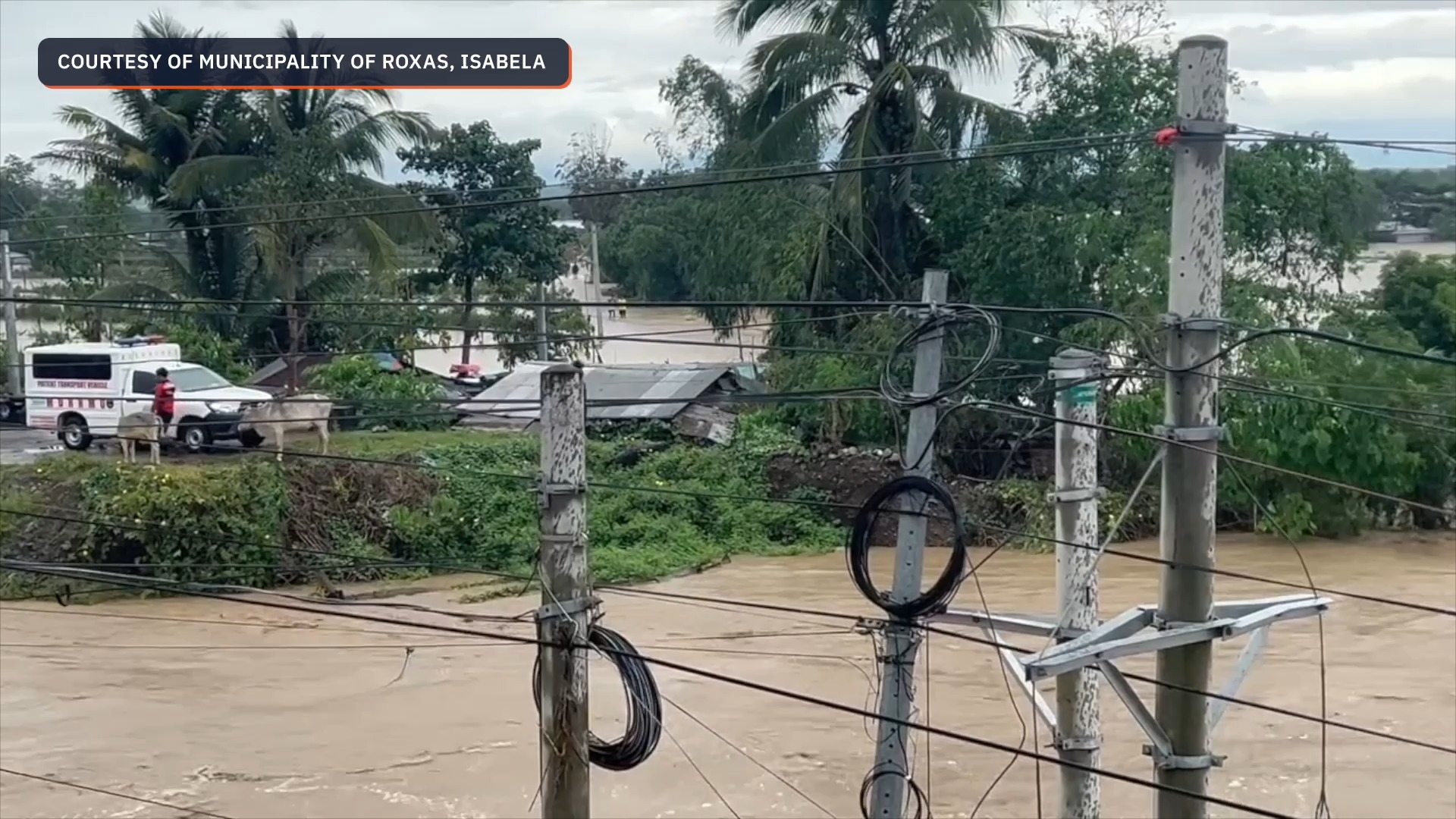 Raging waters in Siffu River submerge houses in Roxas, Isabela WATCH ...