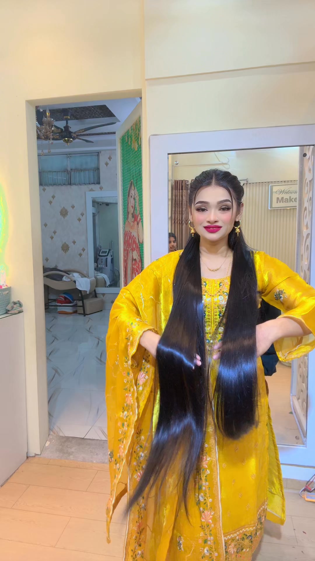 আমার জীবনের সবচাইতে বড় চুলের ডিপশাইন করলাম। আপু এসেছিল সেই দিনাজপুর