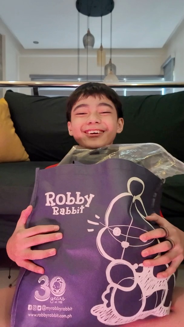Unboxing muna tayo ng gift mula sa Robby Rabbit! 👕#Nevin #Nevination # ...