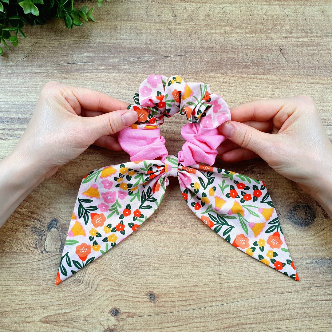 Easy DIY Scarf Scrunchie Tutorial 🎀 DIY Scrunchie Scarf | DIY Vakti ...