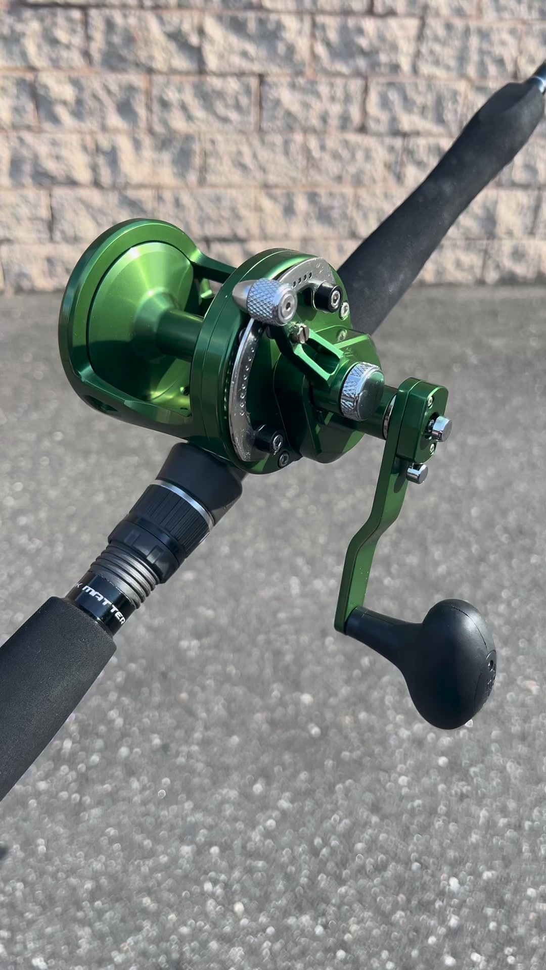daiwa saltist 2500 MQ Spinning Reel- SALTISTMQ2500D-H Color:Green Pumpkin Purple Resistant Bearings for Long High-Performance Fishing Reel Abu Garcia Conolon Premier
