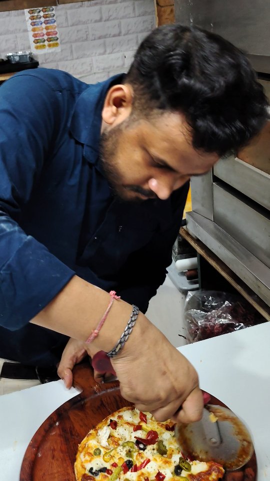Pizza master chef ....... @29_pizza_cafe pizza cutting episode//viral ...