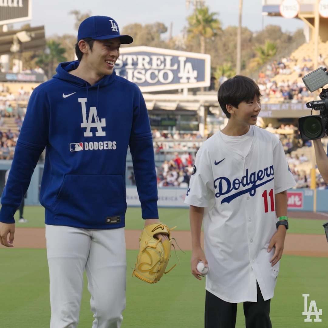 Roki Sasaki first pitch for bobblehead night | Los Angeles Dodgers