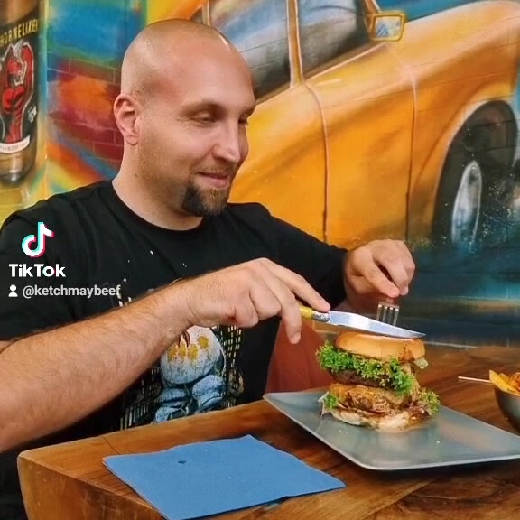 Immer wenn ich einen Burger mit Messer und Gabel essen möchte..........ja, sowas macht man aber auch nicht 😫 Burger isst man mit den Händen, Freunde ☝🏻, #ketchmaybeef #bestburgerintown #instagood