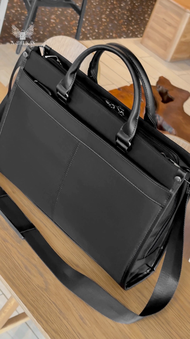 Watch the how-to movie about the new, padded business bag R523