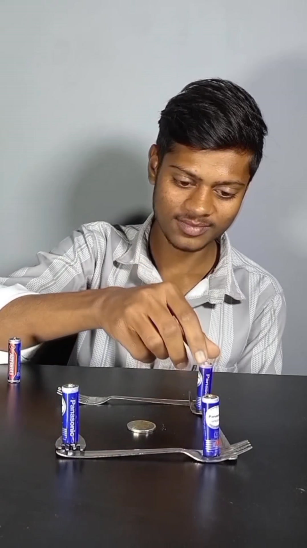 Battery and coin experiment #short #tiktok #science #worckout #fypシ ...