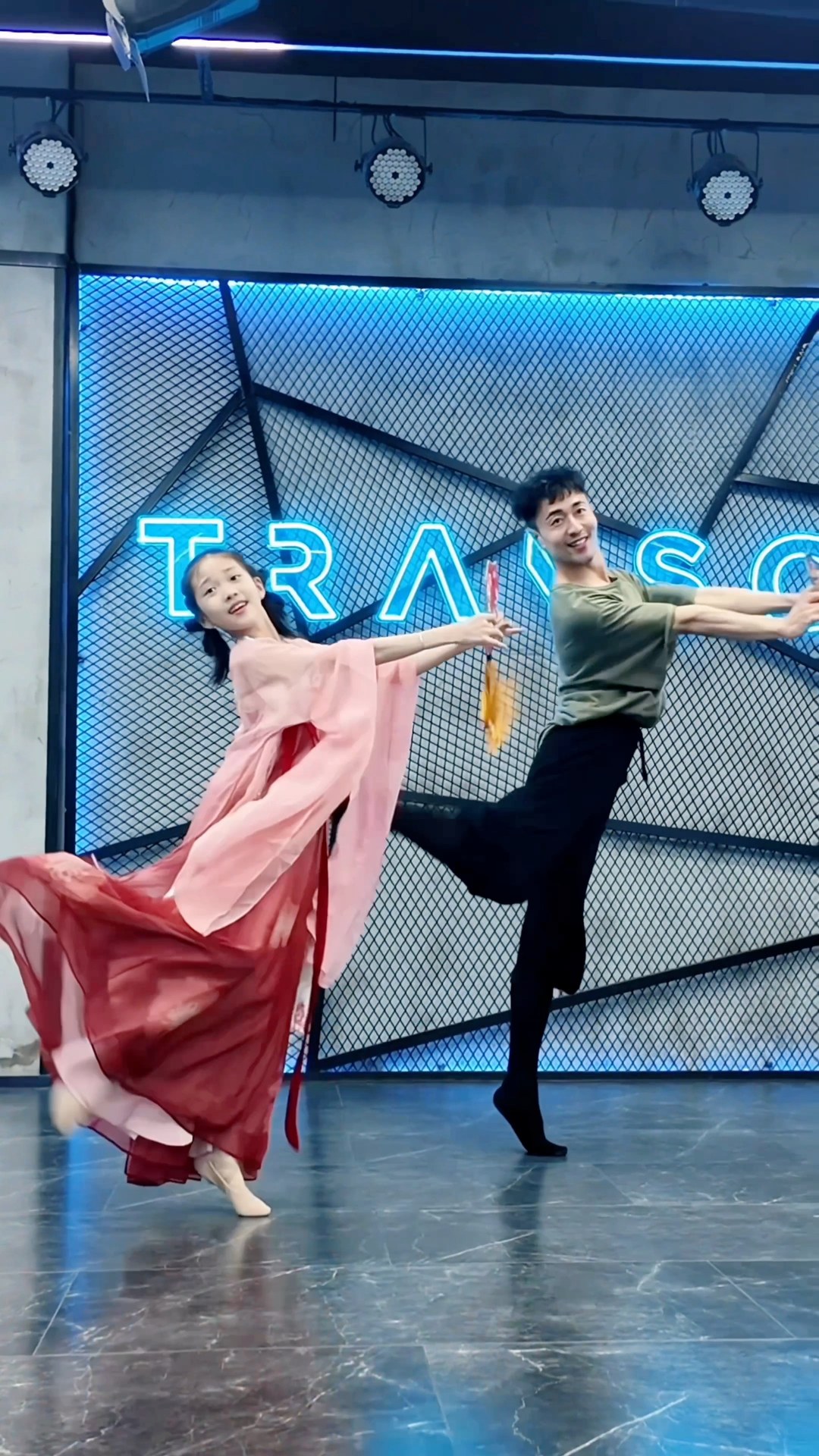新春版 #人间不值得 中国风爵士编舞 #白小白编舞 | 白小白 | Facebook