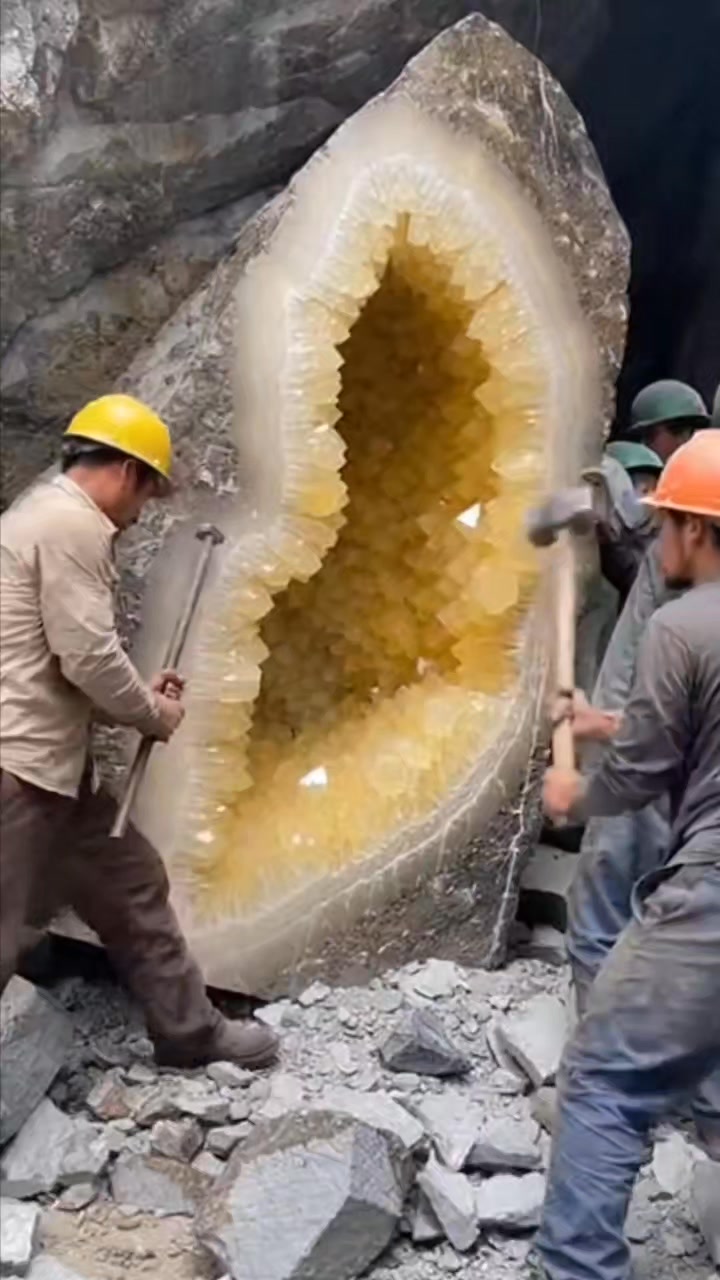 Breaking Open a Massive Citrine Geode to Reveal Golden Crystals ...