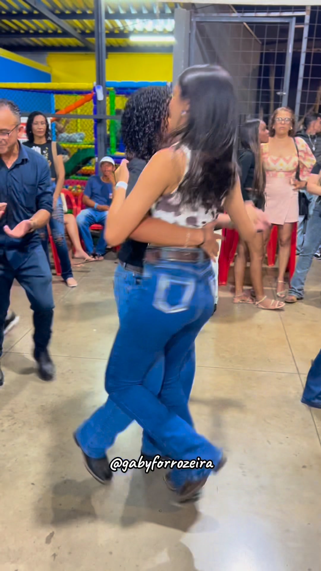 dan-a-demais-forrozeiros-minasgeraisoficial-patosdeminasmg-gaby