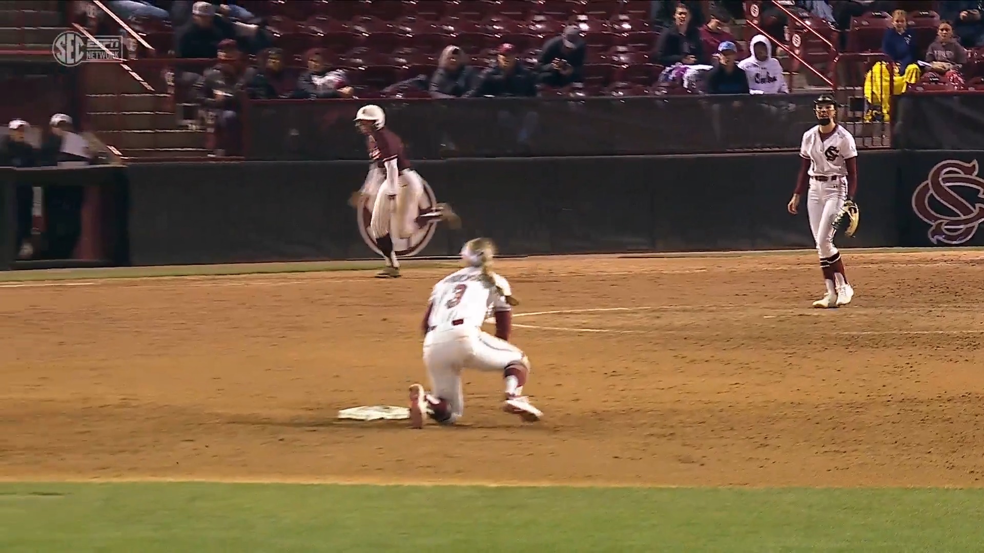Elite defense from Shae Anderson 😤 #NCAASoftball #SCTop10 x 🎥 SECN+ ...
