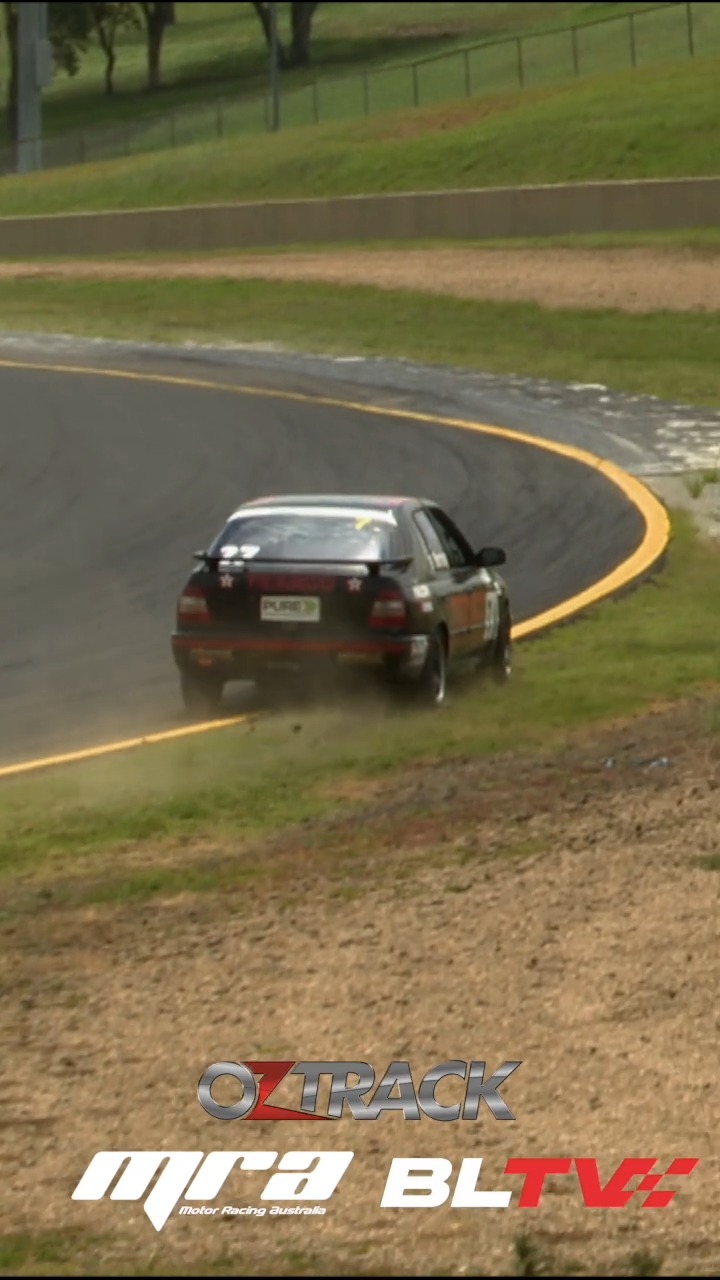 🫣🫣 How close was that! A lucky escape during the Oztrack Super TT at ...