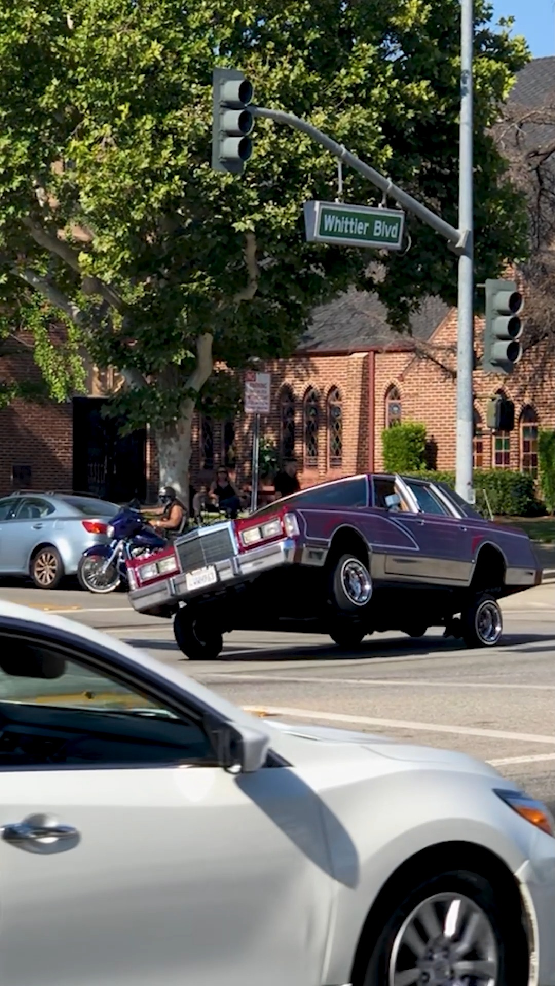Lincoln Town Car lowrider hopping in the streets! 🔥🛞 Your ride's