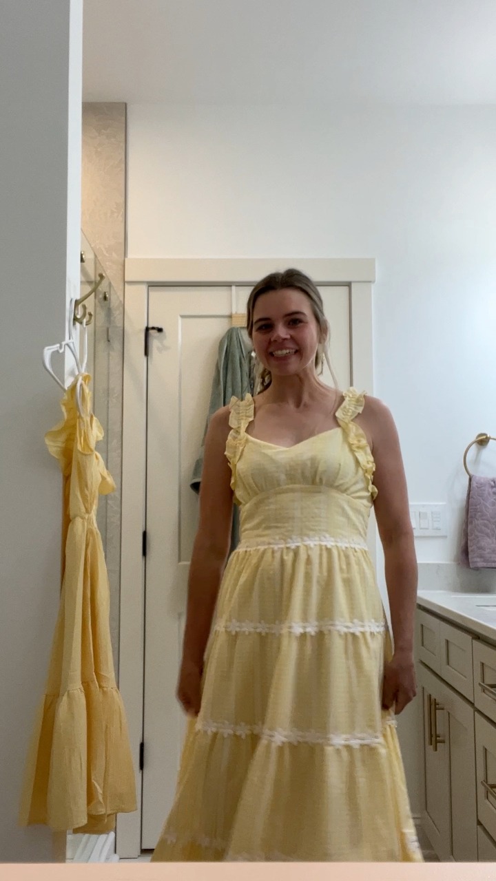 What dress color will look best on the beach?