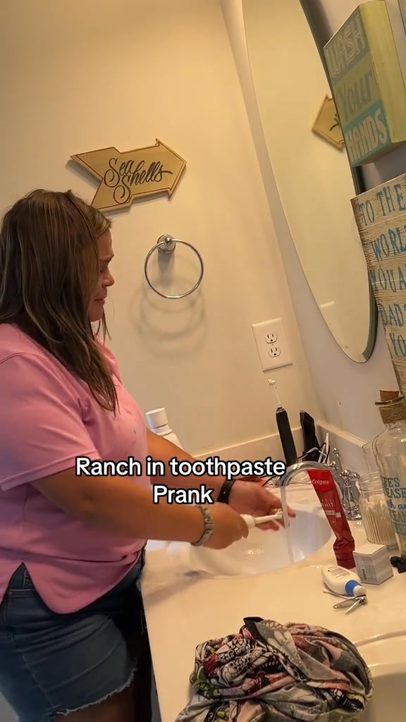 Prank in her toothpaste prank V #funnyvideos #pranking #funnycouple # ...