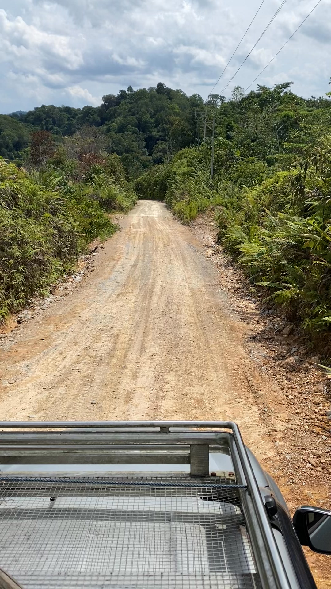 ketu mehh gaya jalai lama kmi beho..enti ari ujan nda nmu ku suba amt ...