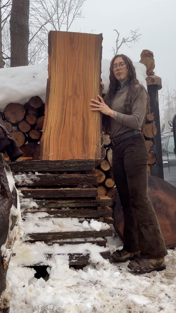 Gloomy homestead vibes. One of those logs I wish I took way more photo ...
