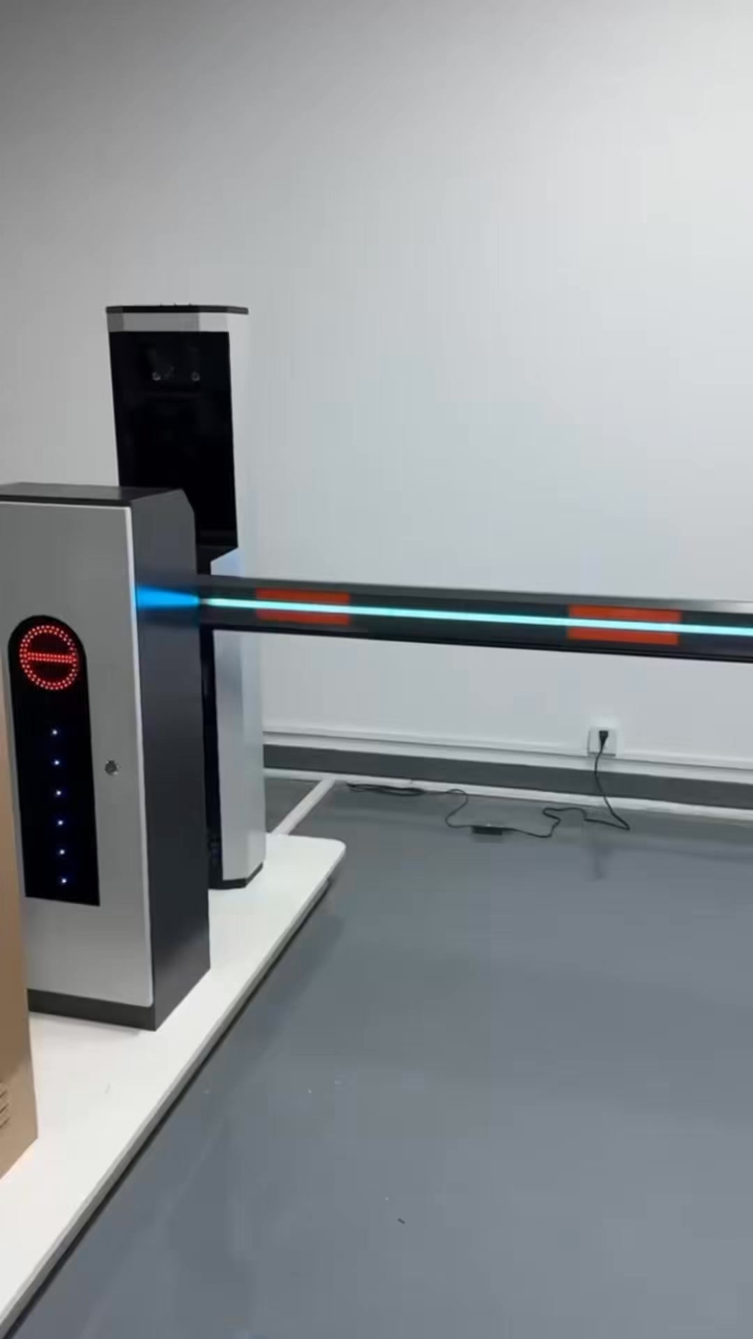 BW-PB302 Boom Barrier High Speed With LED Light Strip Barrier Arm for ...