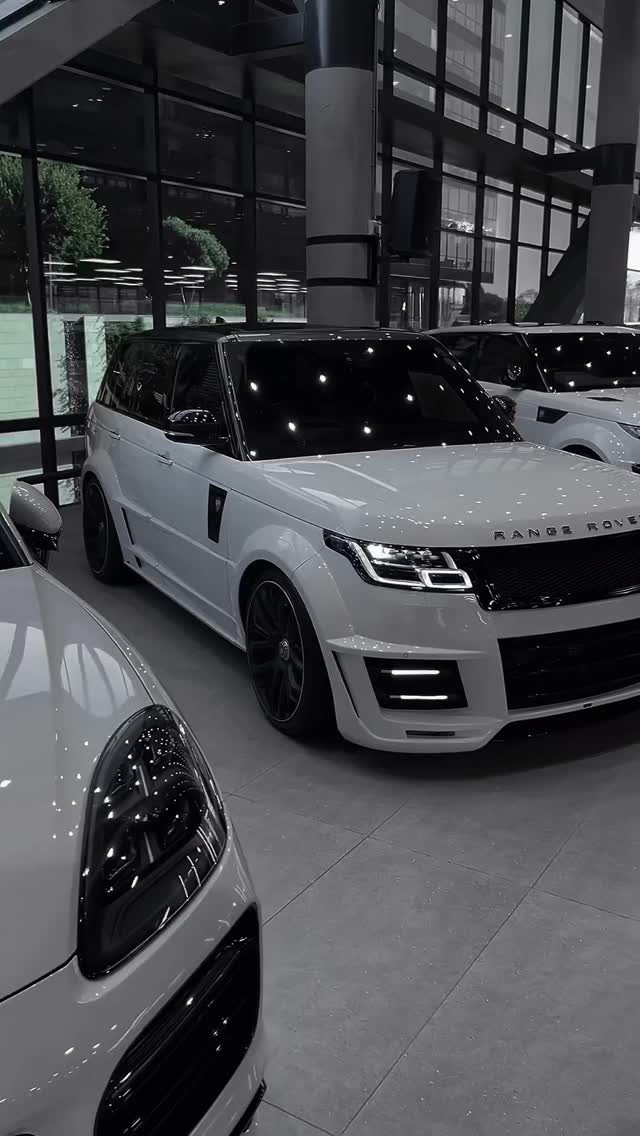 The White Range Rover is a symbol of luxury, class, and confidence ...