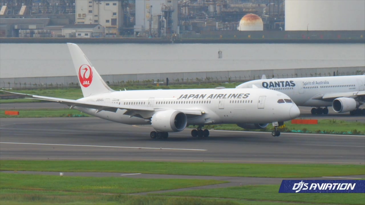 The ANA 'R2D2' Boeing 787 arrives in Tokyo 🎥 #Aviation #Airlines
