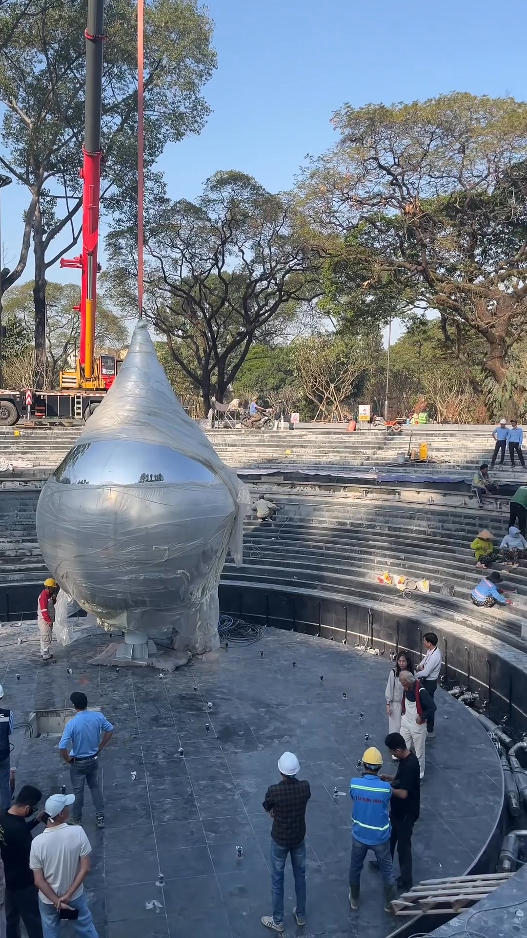 Biểu tượng “Giọt nước mắt” là điểm nhấn đặc biệt của công trình, có ...