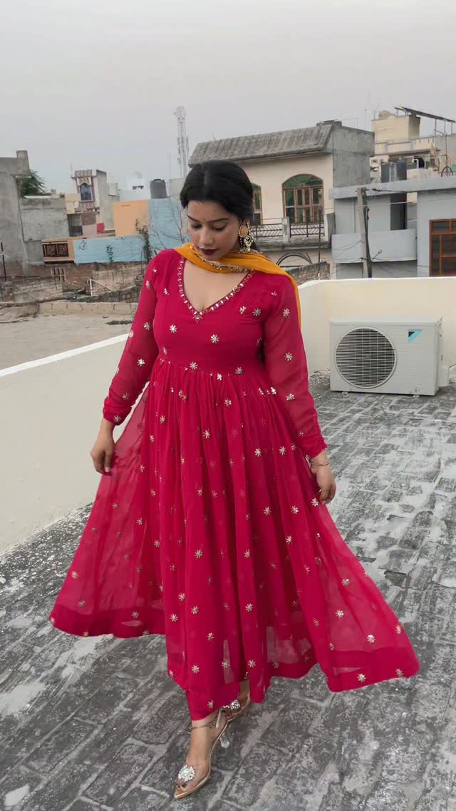 rich lady dress suit from collection , #viral #trending #instadaily #reels | Poonam Vats rich luxury elegant woman