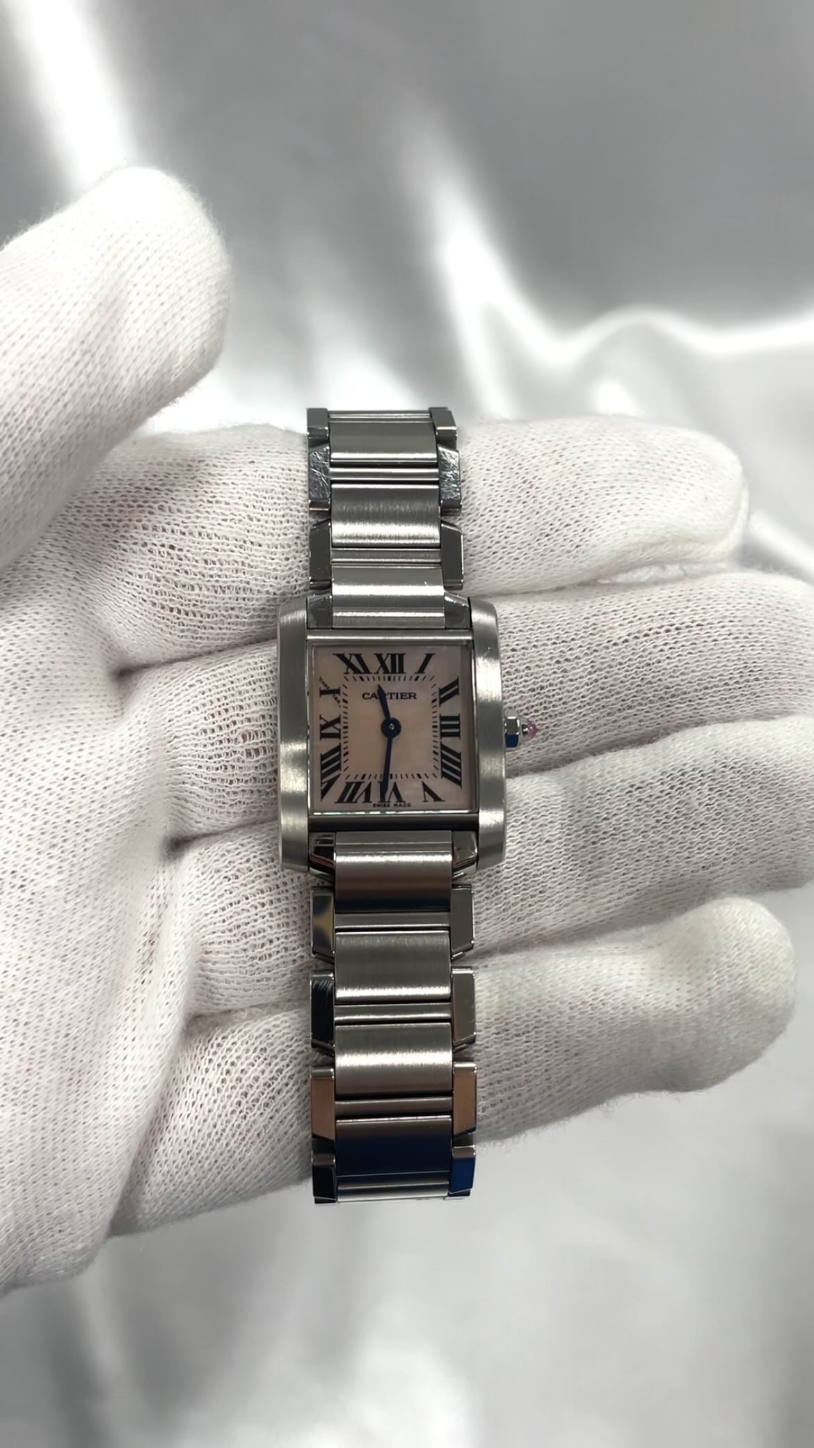 スタイルを纏うジュエリーにカラーストーンの新作が登場。 | Cartier
