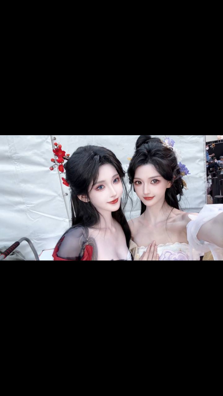 双生花 #小玥玥 #纸鱼 #cos #cosplay #chinagirl #beautifulgirl | 纸鱼和小玥玥 | Facebook