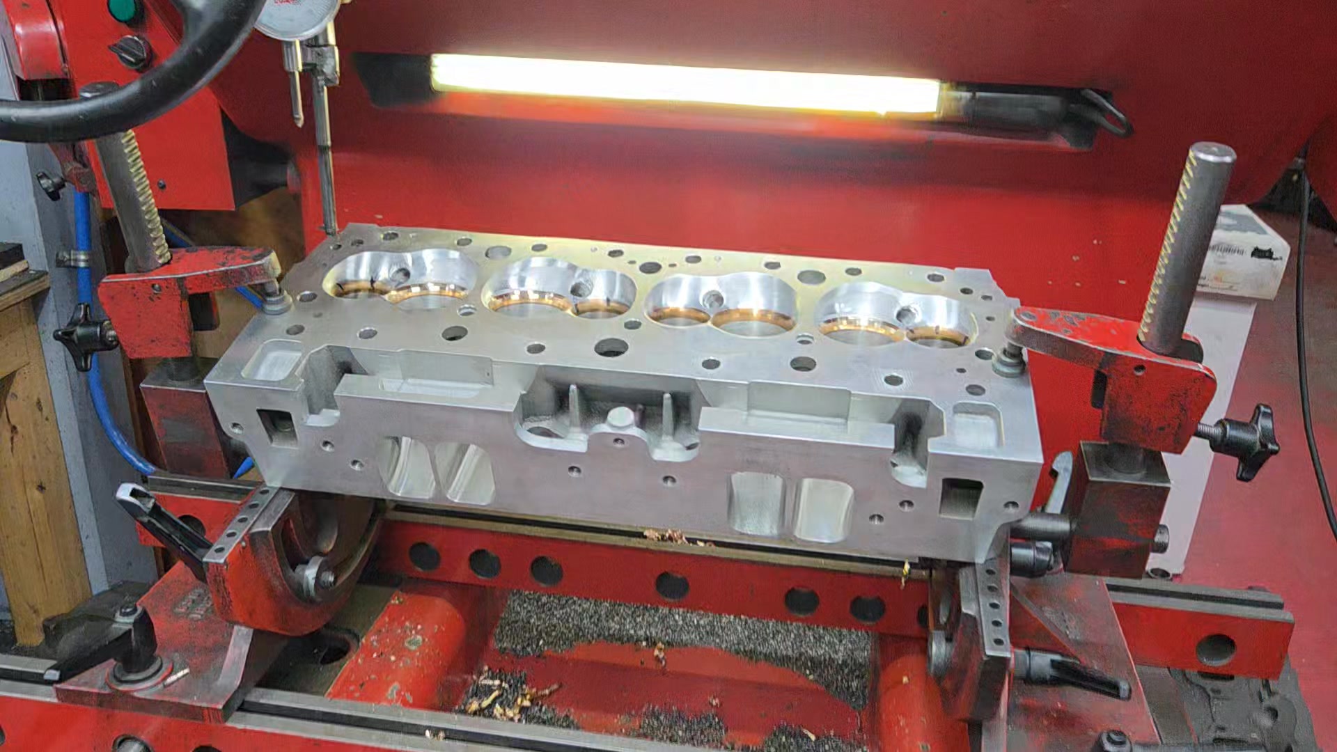 VIDEO 15deg SBC CNC Ported cylinder head. Peter Murray design port ...