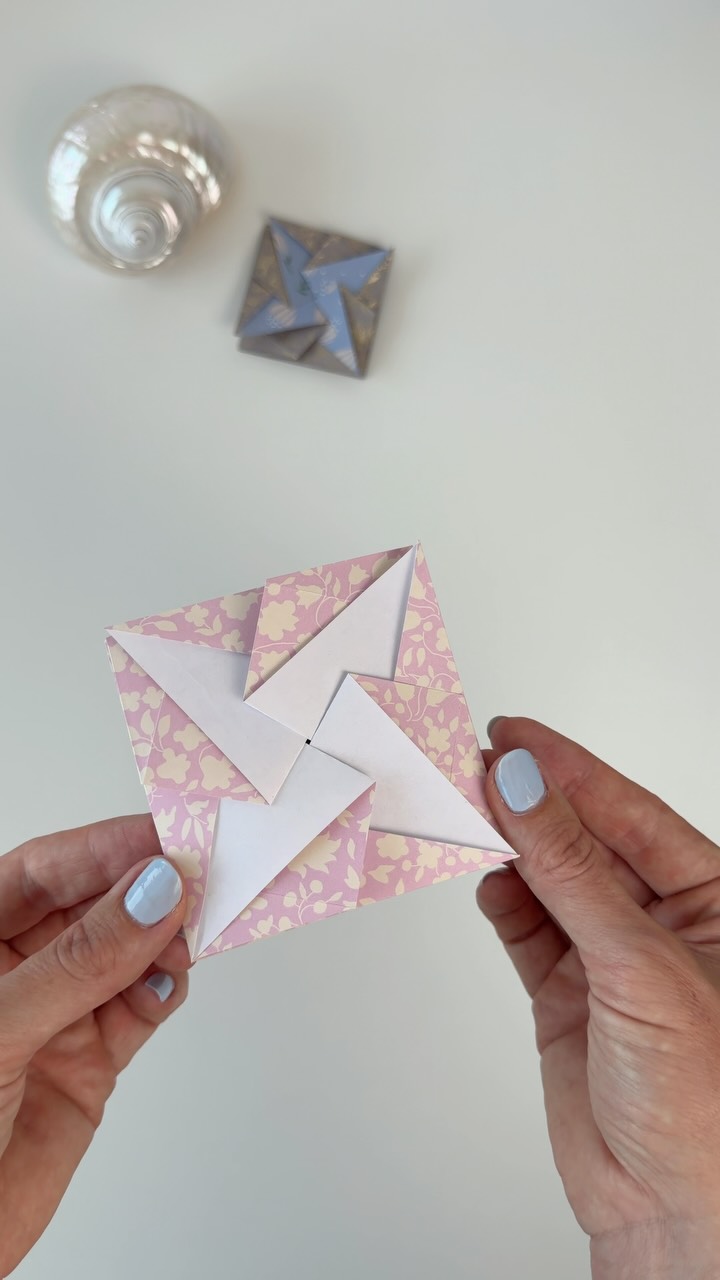 Seit Ewigkeiten wollte ich Origami ausprobieren, irgendwie hat nur immer der richtige Anlass gefehlt 😊 Das Origami-Papier von TEDi hat mich dann endlich dazu gebracht, es einfach mal auszuprobieren. Und was soll