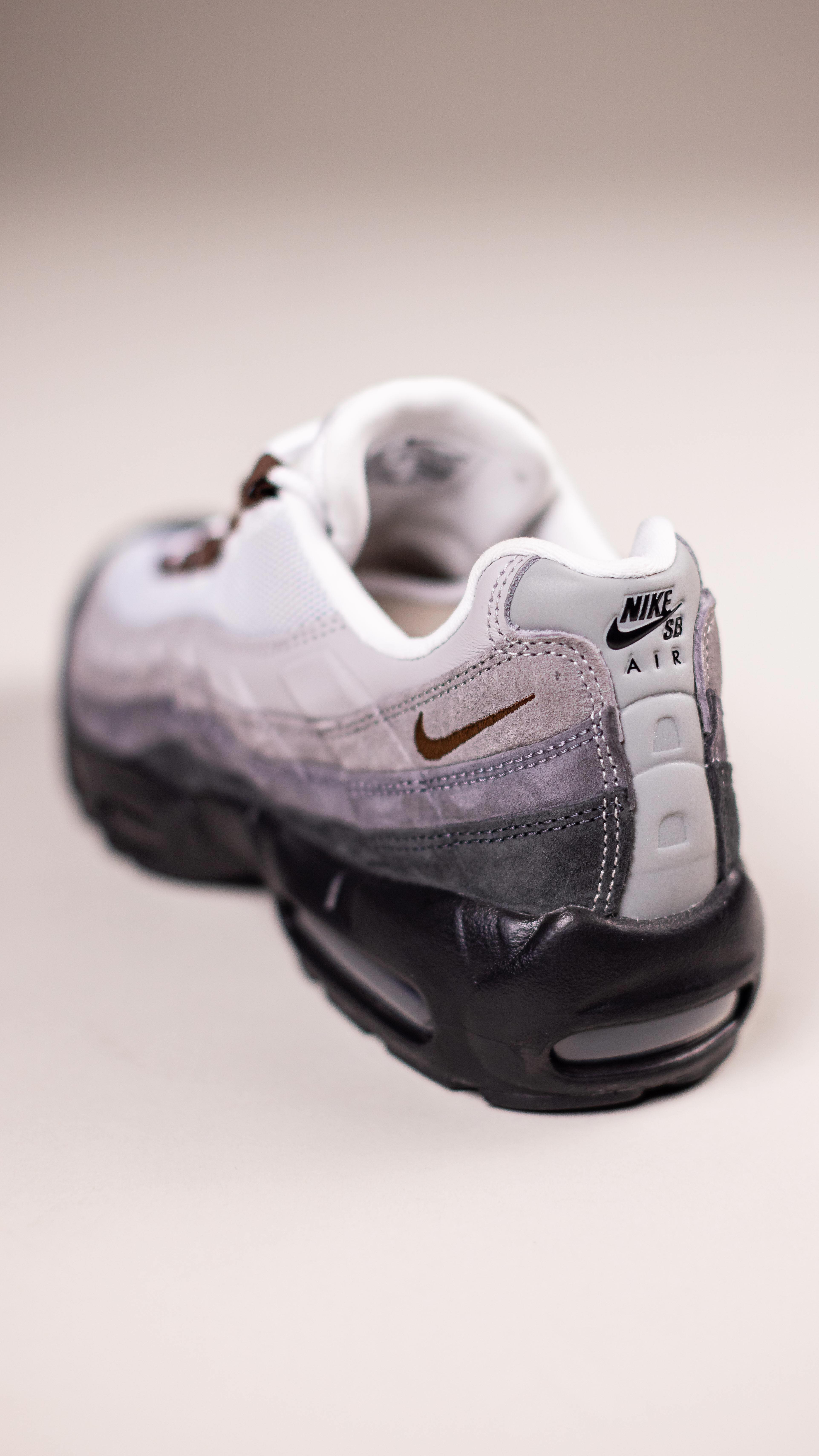 Nike SB Air Max 95 ☕ Cacao Wow / Light Graphite ? Jan 17 | 9 AM 