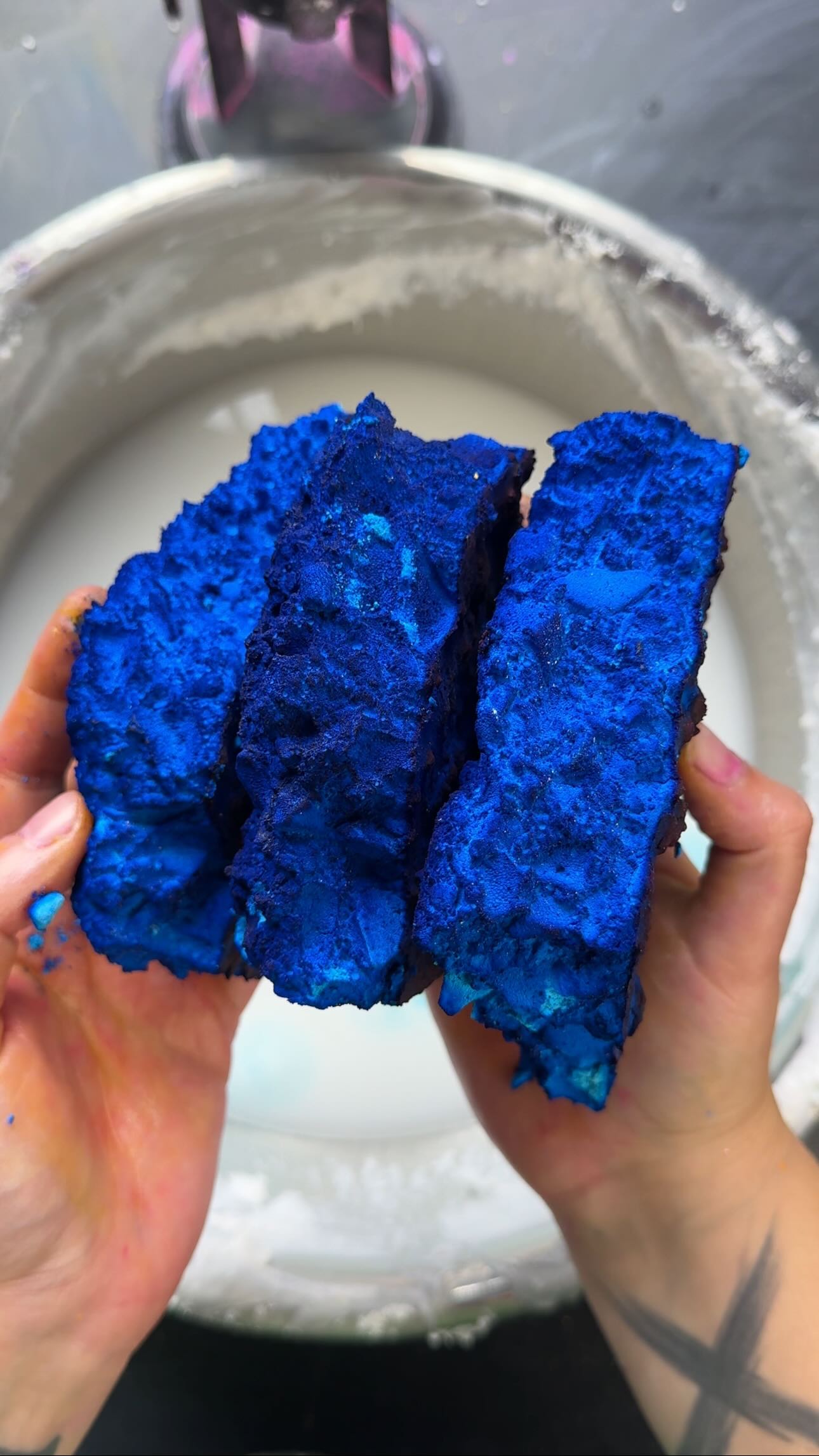 Blue crispy hash brown💙 #satisfying | chalkitasmr | Facebook