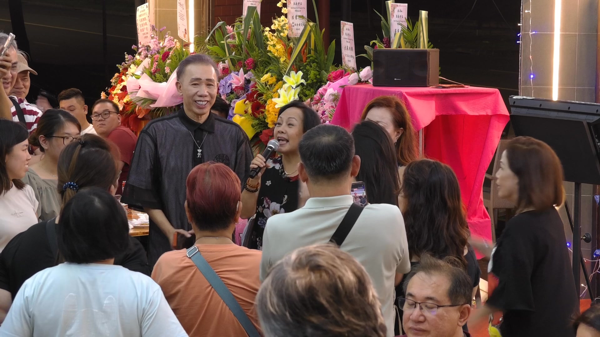 Singer: 10) Amy Yang Jun Ting 杨珺婷 and Wong Bi Hua 黄碧华 duet / 11) Lee ...