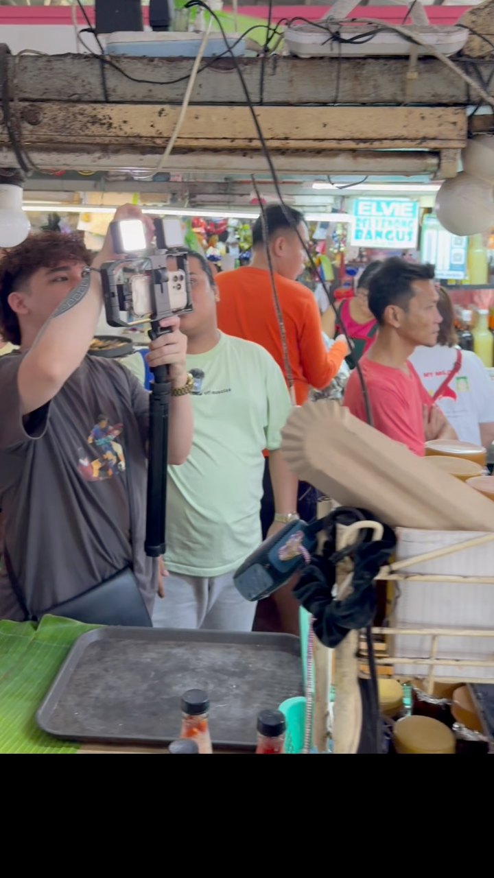 Nasbay sa pila ang Comedian at Vlogger na si Tammy Brown brown sa Pila ...