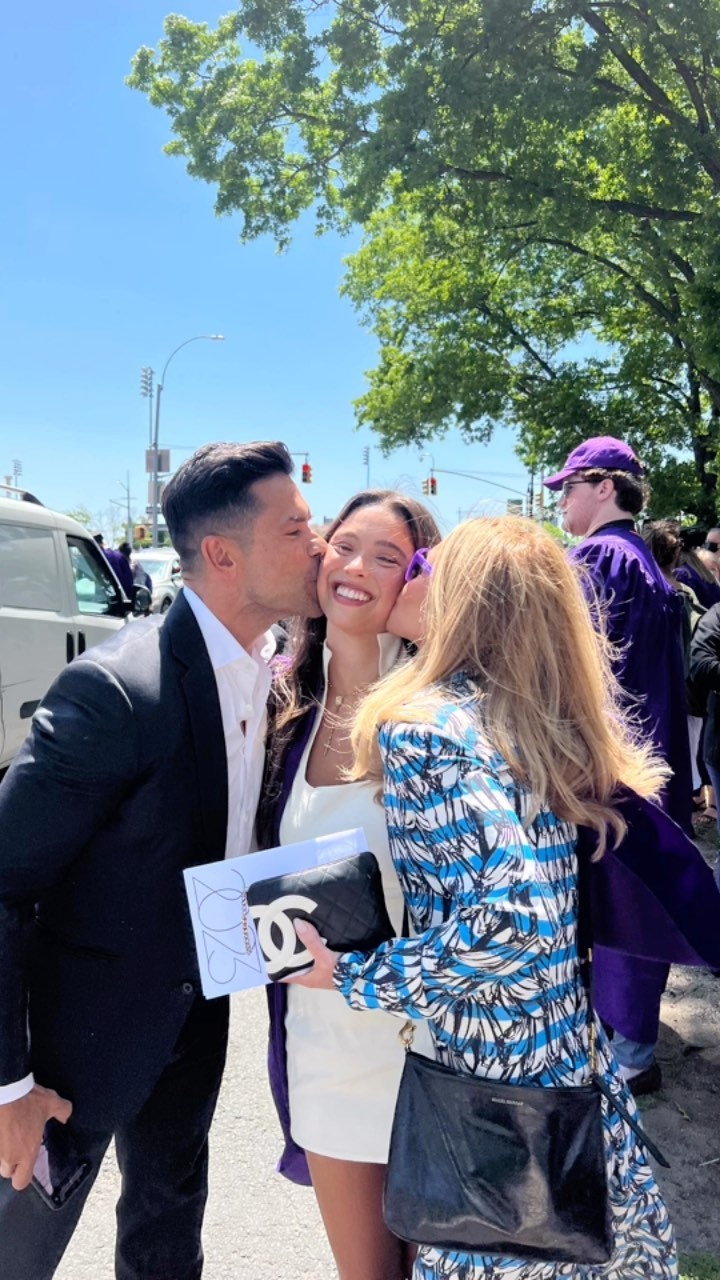 lola consuelos graduation dress Gets! 🎓, #HappyGraduation and congrats @theyoungestyung … we are so proud of you 👏 👩‍🎓 🎉 @instasuelos #NYU2023 #NYUCliveDavisInstitute | Kelly Ripa Regency Dress
