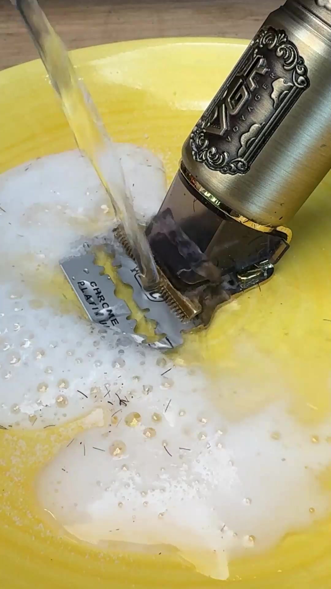 Easy Razor Cleaning | Crafty School | Facebook