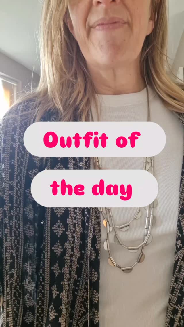 Easy outfit idea - make a very simple outfit more interesting by adding ...