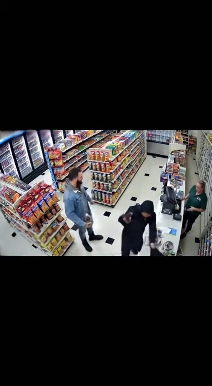breaking news convenience store – Chicago 🕒 10:48 pm a robbery attempt ...