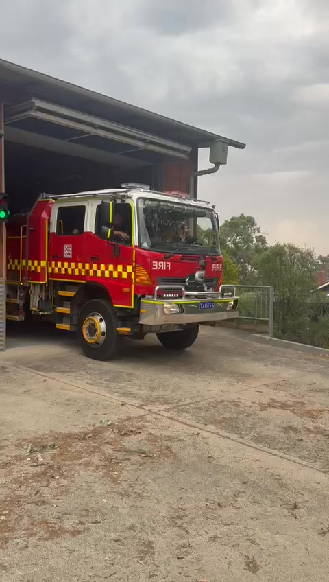 🚒 Firefighters from North Warrandyte were deployed to the Beveridge ...
