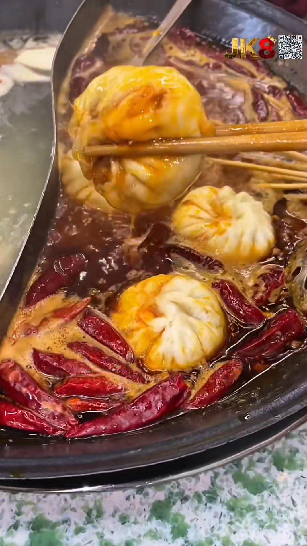 大半夜饿的哈喇子都流出来了,这到底谁发明的啊 #没有什么是一顿火锅解决不了 #艾特你的饭搭子请你吃 #妈呀太香了 #火锅 | 嘴馋小吃货 ...