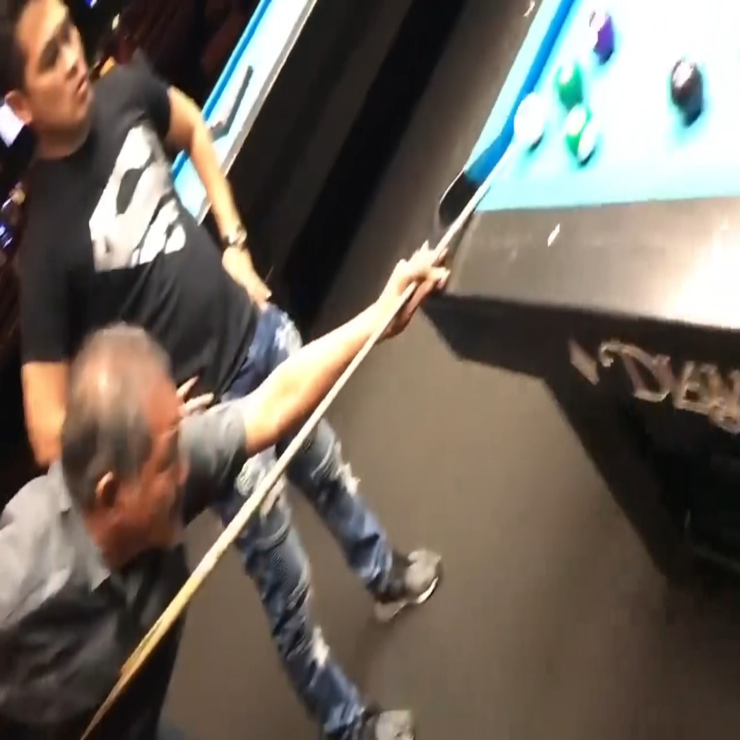 EFREN REYES DEMONSTRATED HOW TO DO 2 RAILS SAFETY KICK SHOT #shorts # ...